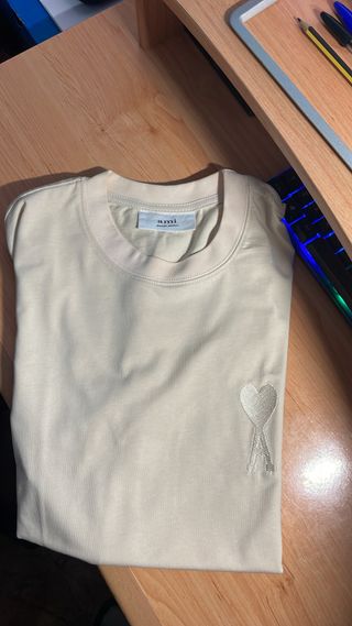 Camiseta Ami Paris beige