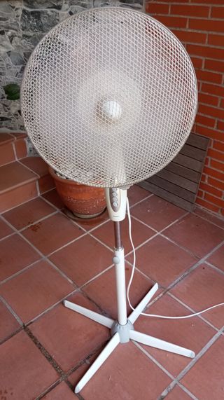 Ventilador con pie