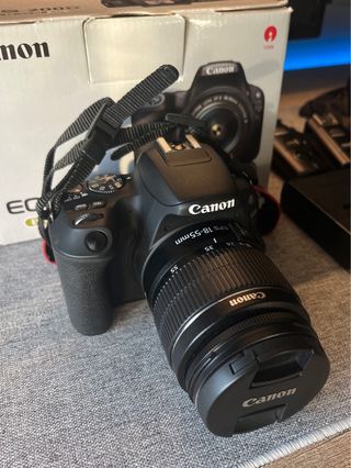 Canon EOS 200D + Objetivo 18-55mm
