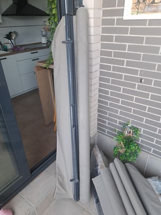 Toldo enrollable gris