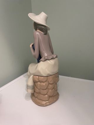 Figura Niña con Jarrón Lladró