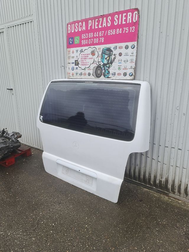 Portón blanco Mercedes Vito 638