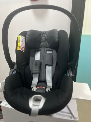 Silla de coche Maxi-Cosi y tengo adaptadores 