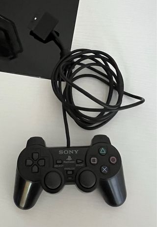 PS2 (PlayStation 2) negra

