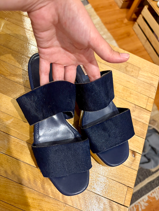 Zuecos azul marino Uterque
