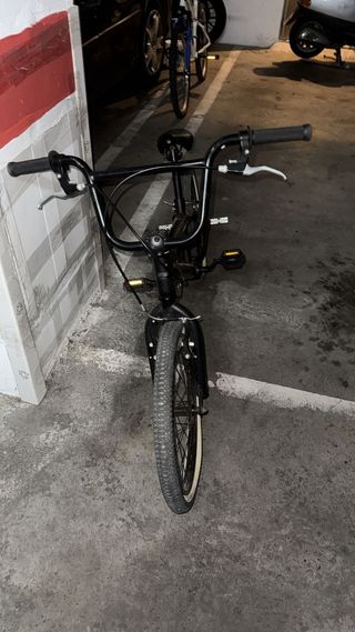 Bmx negra casi nueva precio negociable