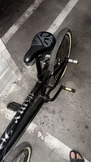 Bmx negra casi nueva precio negociable