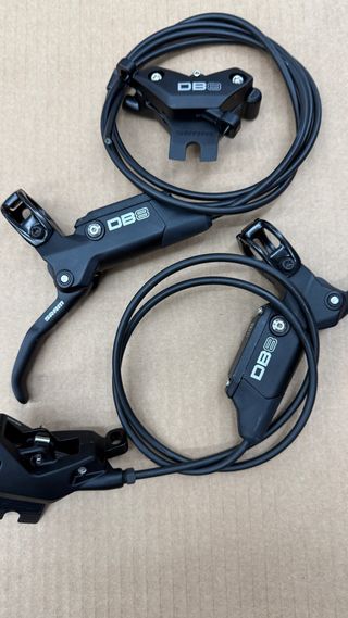 Frenos SRAM DB8 4 pistones liquido Mineral Nuevos