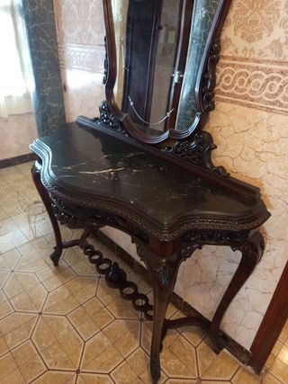 Consola antigua de mármol y madera