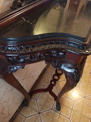 Consola antigua de mármol y madera