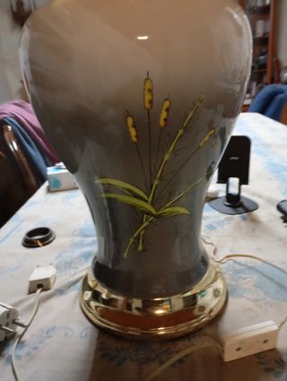 Lampara porcelana gris y blanca