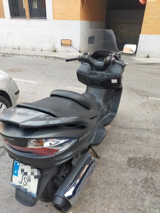 Suzuki Burgman 400cc, de 2016.