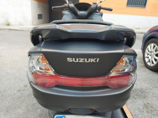 Suzuki Burgman 400cc, de 2016.