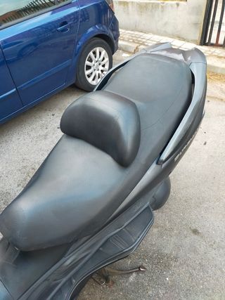 Suzuki Burgman 400cc, de 2016.