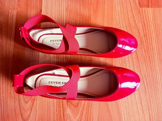 Ballerine in vernice rossa con elastico caviglia