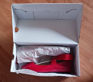 Ballerine in vernice rossa con elastico caviglia