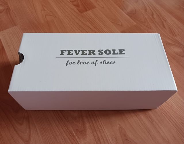 Ballerine in vernice rossa con elastico caviglia