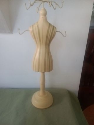Expositor, organizador de joyas  forma de maniquí