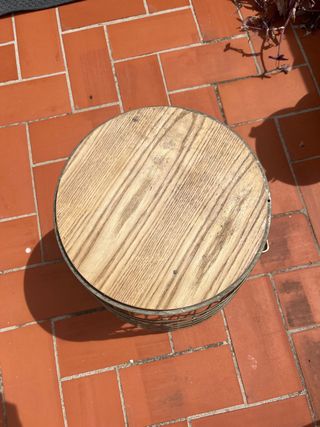 Cesta metálica dorada, tengo 2 iguales