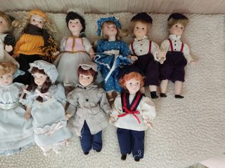 13 Muñecas Porcelana Miniatura