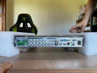 Equipo de video-vigilancia completo.