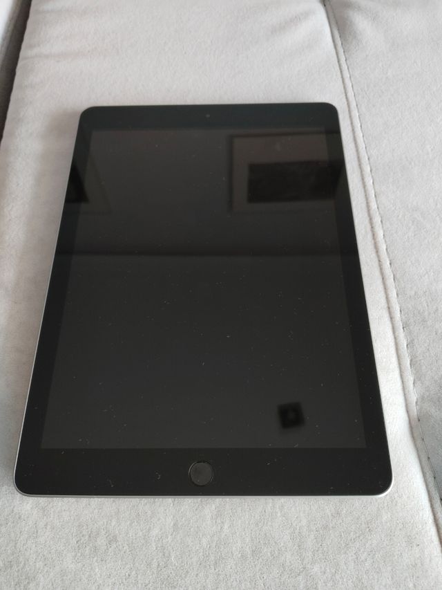 iPad 6ª generación - Negro y Plata