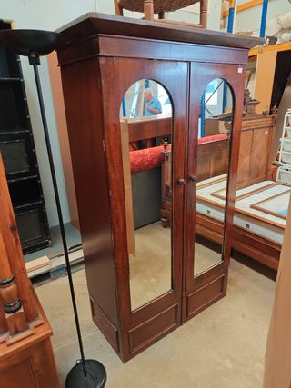 Armario antiguo de madera