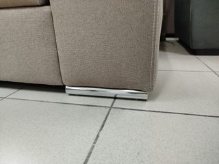 Chaiselongue beige 3 plazas + 2 puffs