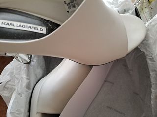 Zapatos tacón blancos