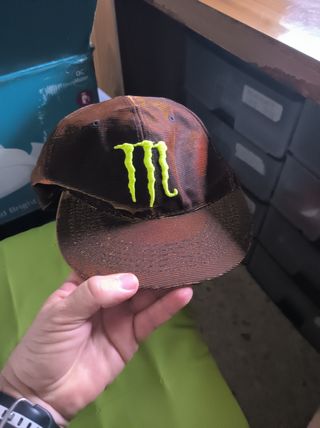 Gorra Monster Energy - marrón