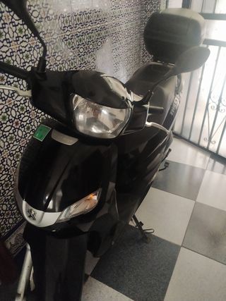 Scooter Peugeot Tweet - Como nueva es una 125