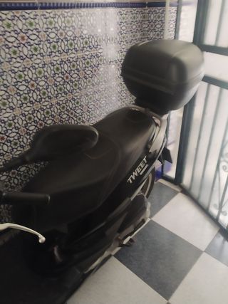 Scooter Peugeot Tweet - Como nueva es una 125