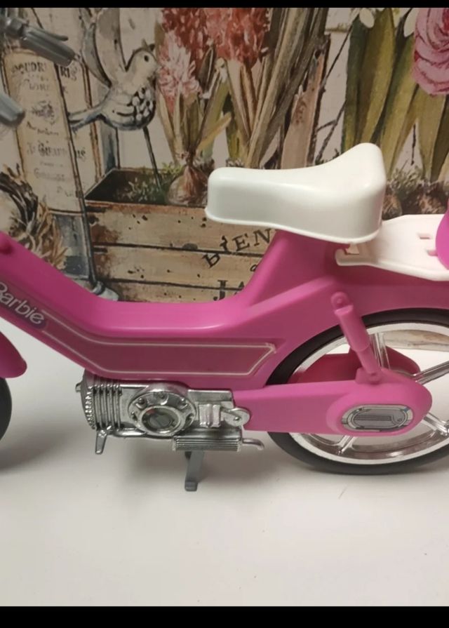 Moto Barbie original con casco