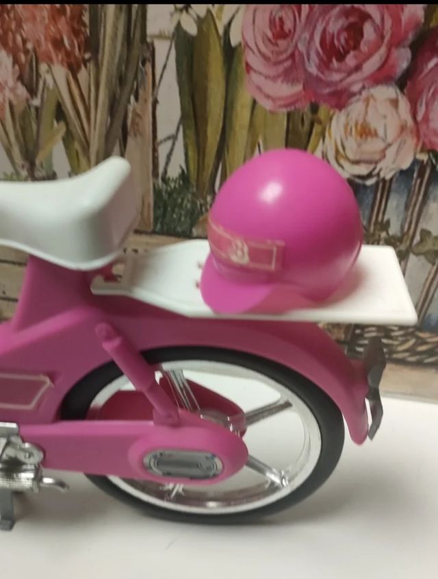 Moto Barbie original con casco