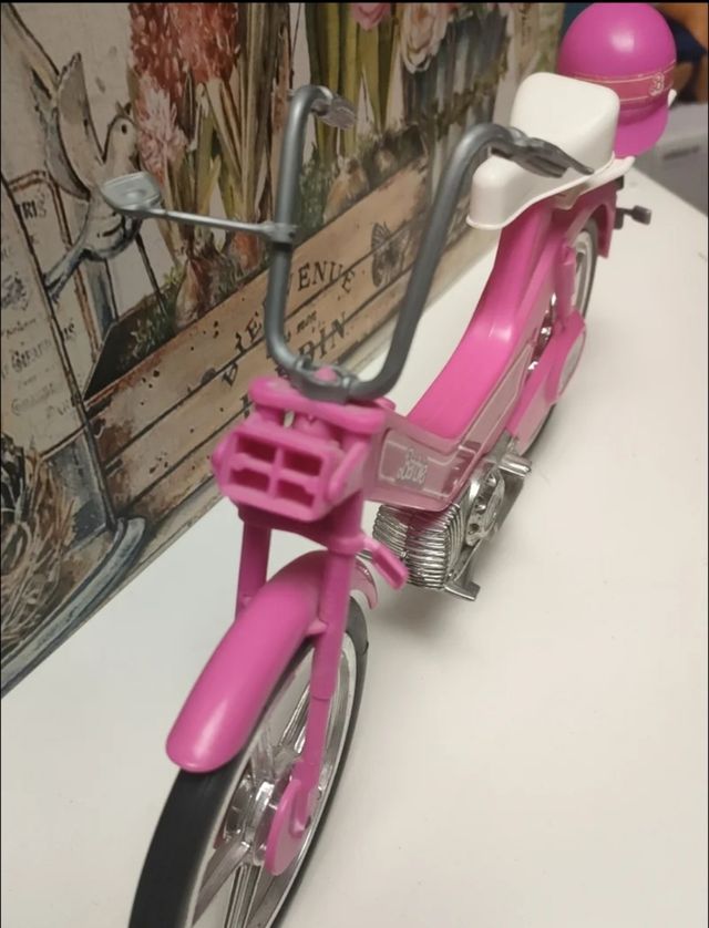 Moto Barbie original con casco