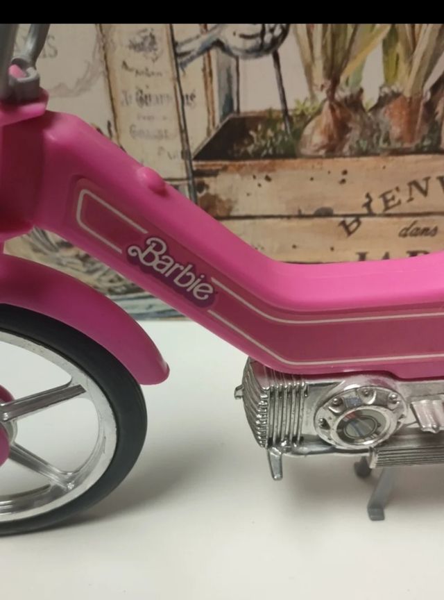 Moto Barbie original con casco