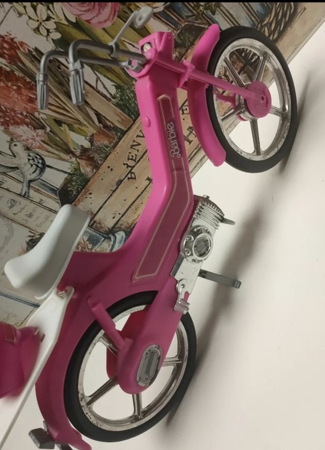 Moto Barbie original con casco