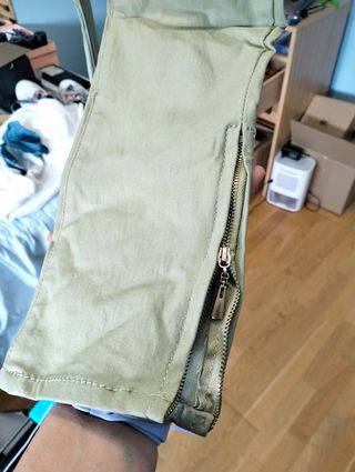 Pantalones pitillo verdes metalizados