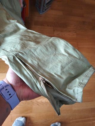 Pantalones pitillo verdes metalizados