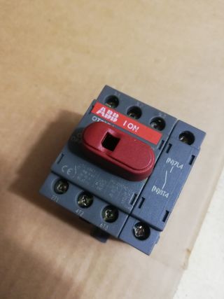 Interruttore sezionatore ABB OT32E4 quadro