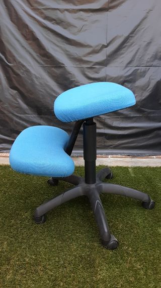Silla ergonómica rodillas azul