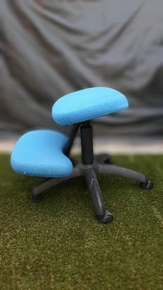 Silla ergonómica rodillas azul