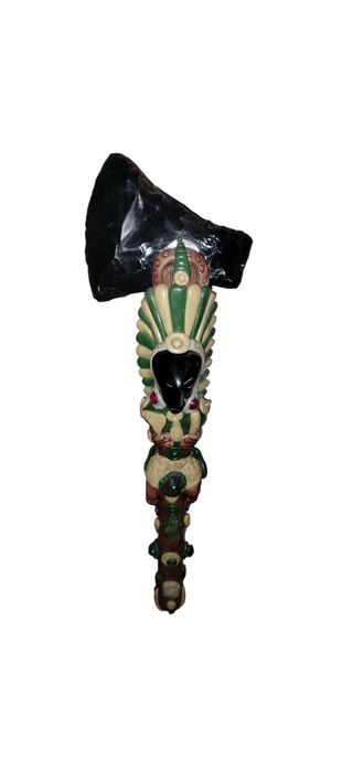 Hacha tipo azteca decorativa. 