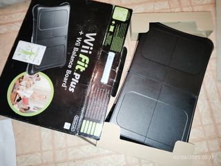 Wii Fit Plus + Balance Board - Nintendo