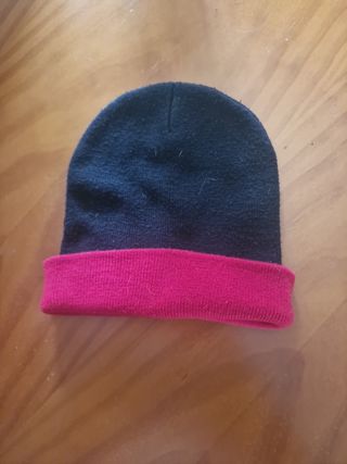 Gorro bicolor rojo-negro
