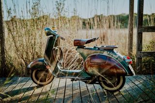 Alquiler Coche Escarabajo y Moto vespa para bodas