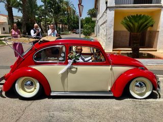 Alquiler Coche Escarabajo y Moto vespa para bodas