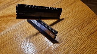RAM AVEXIR DDR4 8GBx2 - 16GB