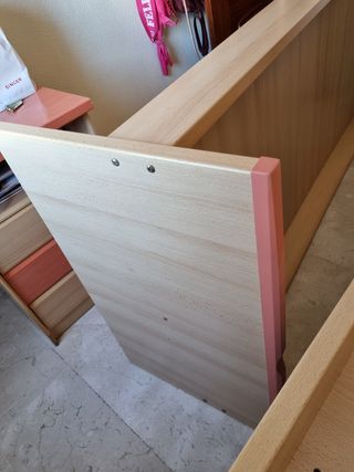 Cama infantil beige y rosa