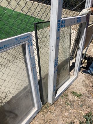 Ventana PVC con cristal fijo y ventana abatible